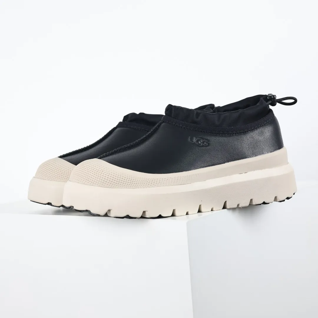 Pick up locally 💰620 Core recommendation Good price Cashmere insoles are a very suitable choice for keeping warm in winter and at home. In the new year, uug launched a series of styles, which are partial to the preferences of young consumers and have also moved to the forefront of fashion trends. Shoe body material Water-repellent coated suede upper 17mm UGGPURE™ implanted wool insole Lightweight non-slip comfortable rubber outsole With brand LOGO Trademark Comes with a full set of packaging Size: 35 36 37 38 39 40 41 42 43 44